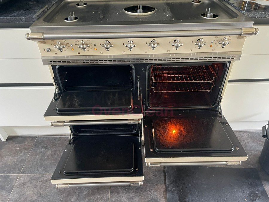 Range cooker before cleaning