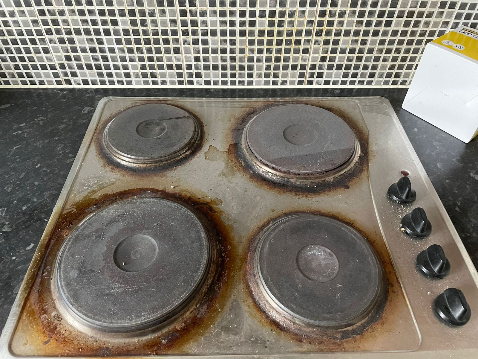 Hob before professional cleaning