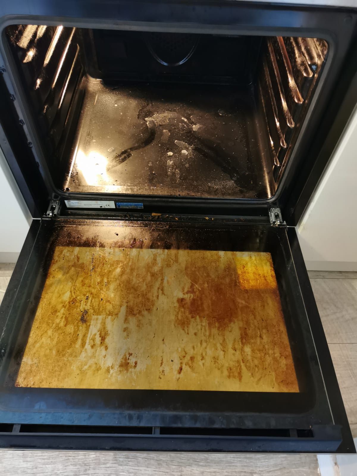 Single oven before professional cleaning